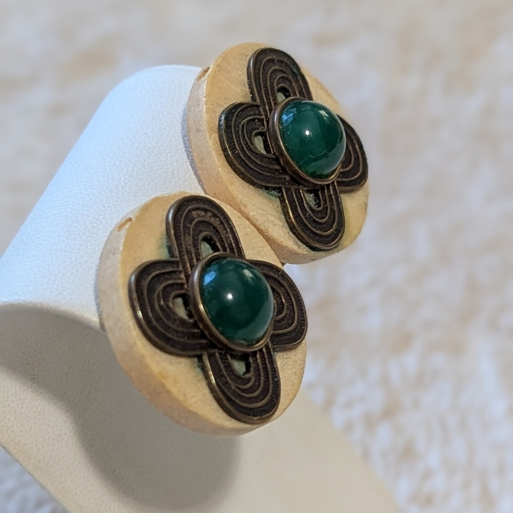 Vintage Bone, Metal And Green Cabachon Stone Button Style Clip Earrings - Picture 2 of 6